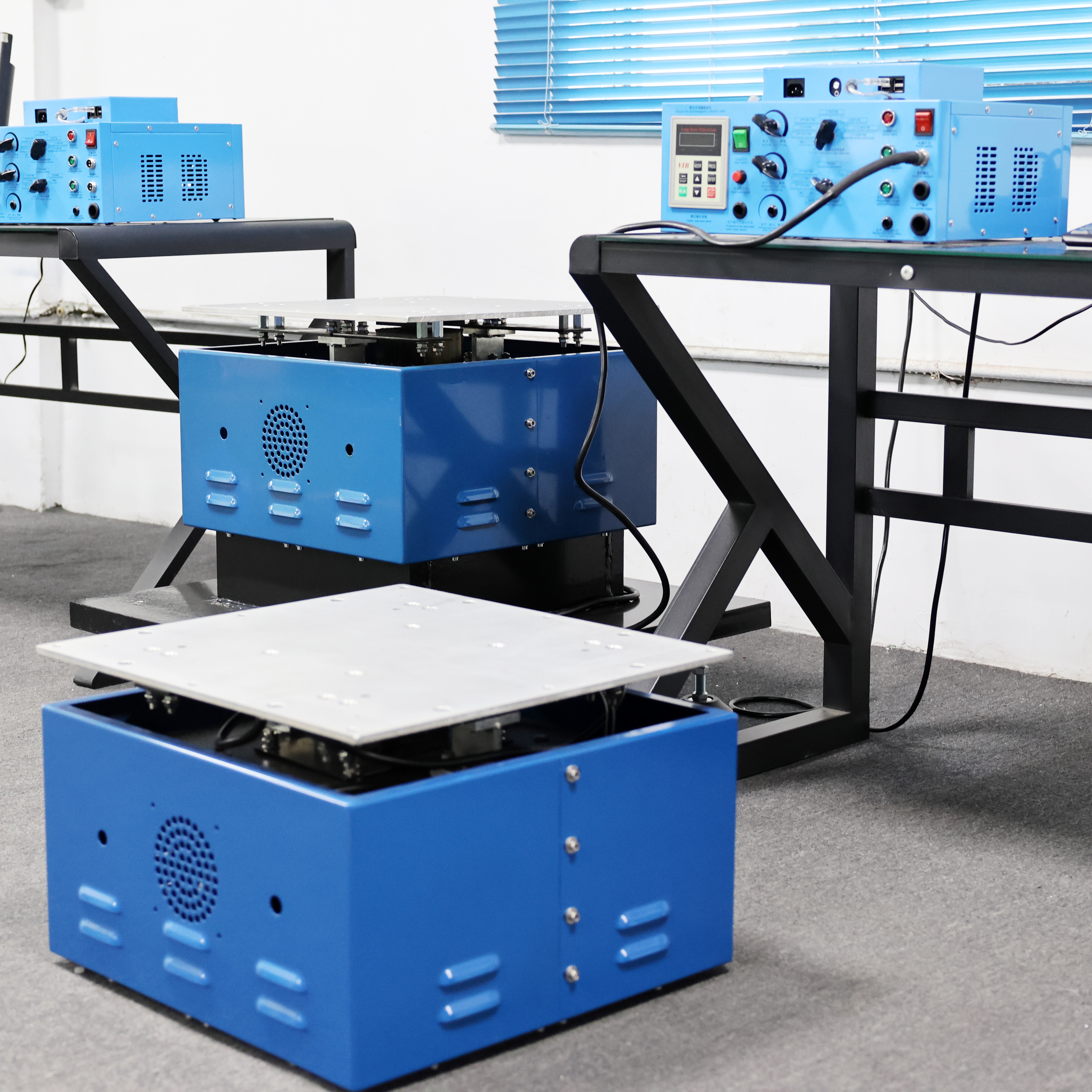 電磁振動臺在“粉塵均勻振實與密度測試”項目中有何作用呢？